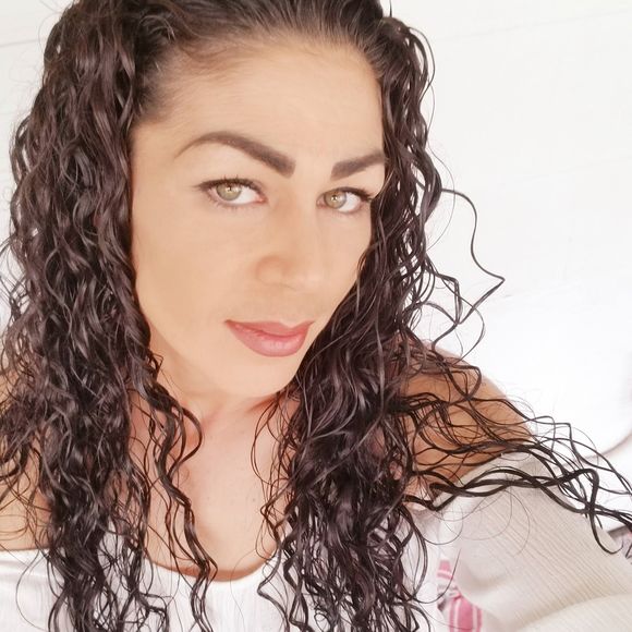 Meet your Posher, Cynthia - Picture 1 of 1